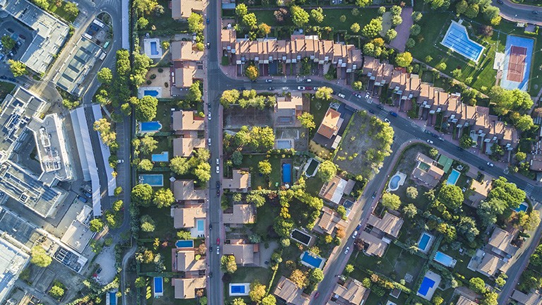 Ein Luftbild eines Wohngebietes.